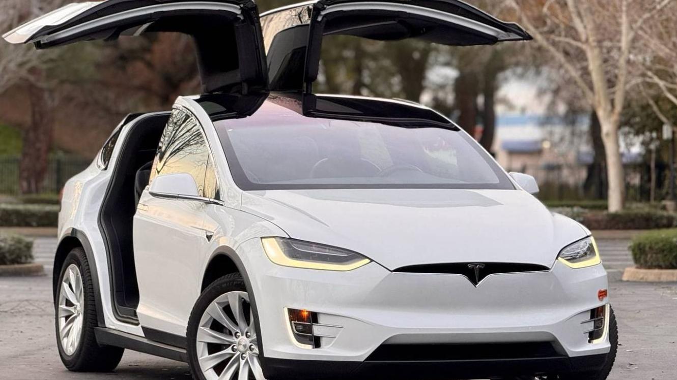 TESLA MODEL X 2020 5YJXCBE27LF233889 image